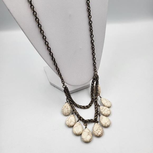 Crackled Beige Beads on Dark Chunky Chain - Picture 3 of 8